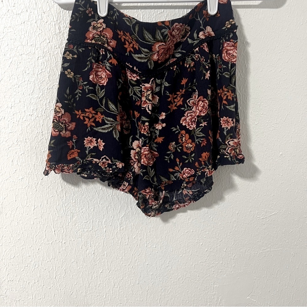 American Eagle Women’s High Waisted Flowy Floral Ruffle Shorts in Navy Size S